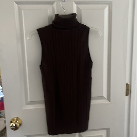 NWOT! Gap Factory Women’s Sleeveless Cable Knit Turtleneck. Brown. Medium. - Picture 9 of 9